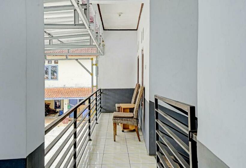 酒店 Oyo 90405 Penginapan Sasti Kuningan