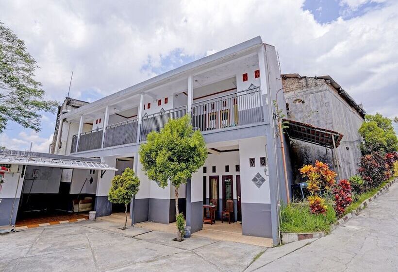 酒店 Oyo 90405 Penginapan Sasti Kuningan