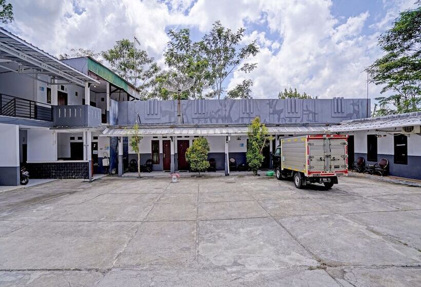 酒店 Oyo 90405 Penginapan Sasti Kuningan