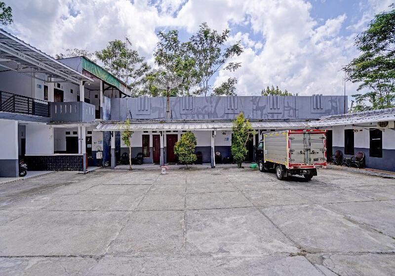 酒店 Oyo 90405 Penginapan Sasti Kuningan