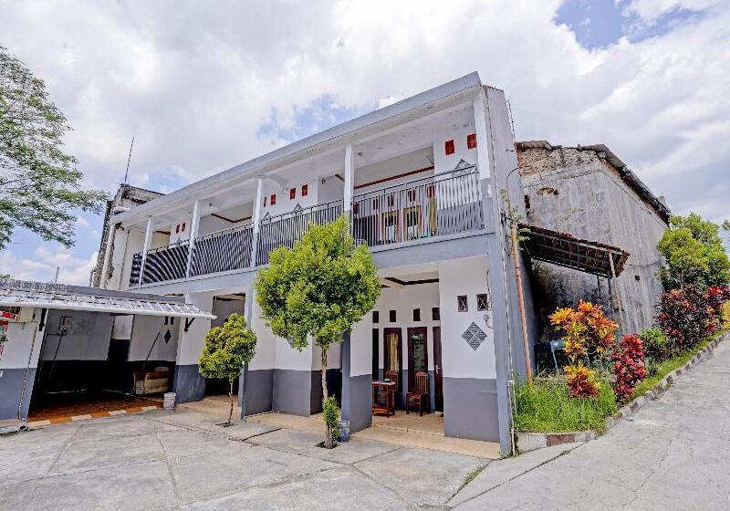 酒店 Oyo 90405 Penginapan Sasti Kuningan