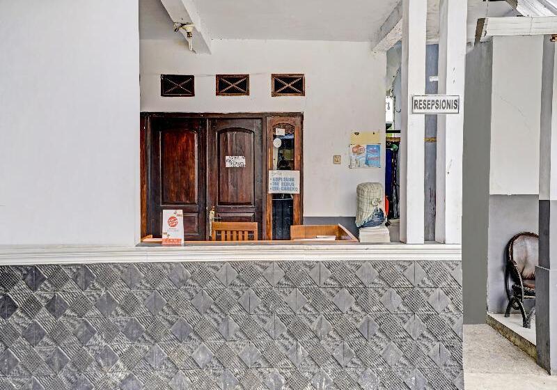 酒店 Oyo 90405 Penginapan Sasti Kuningan