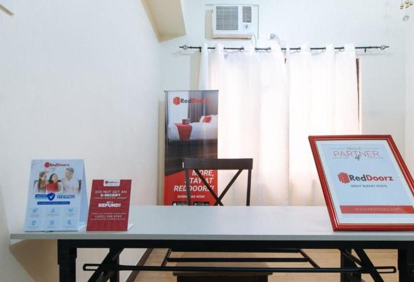 호텔 Reddoorz @ Gaea's Apartment Panglao