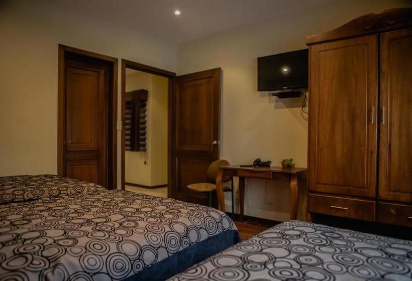 Suites & Hotel El Quijote