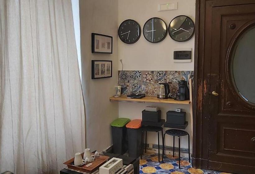 פנסיון Room In Villa   Dimora Aganoor Business Suite