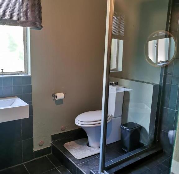 پانسیون Karoozin Village