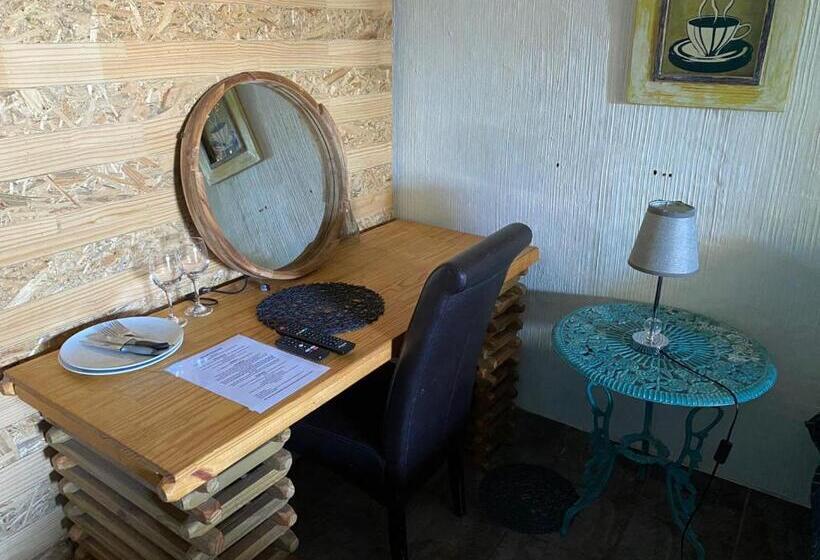 پانسیون Karoozin Village