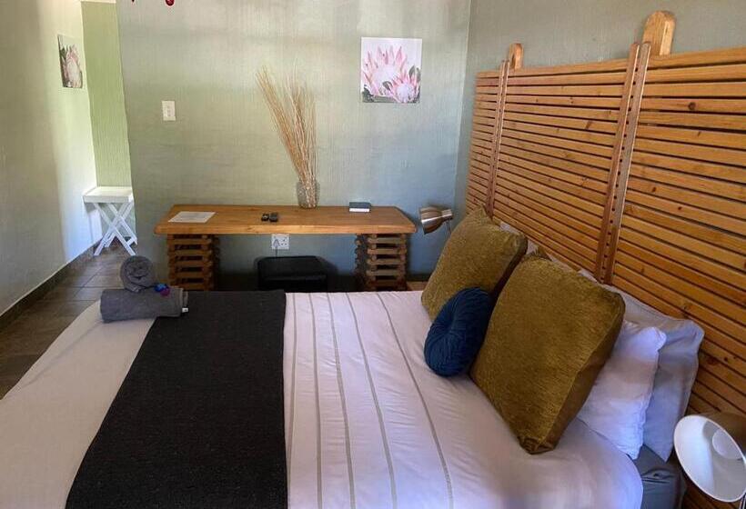 پانسیون Karoozin Village