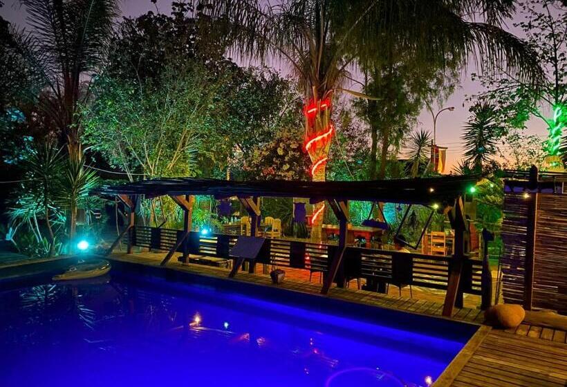 پانسیون Karoozin Village