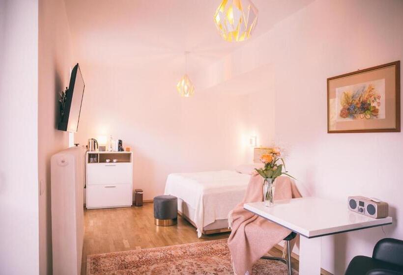 Пансион Nefer, Haus