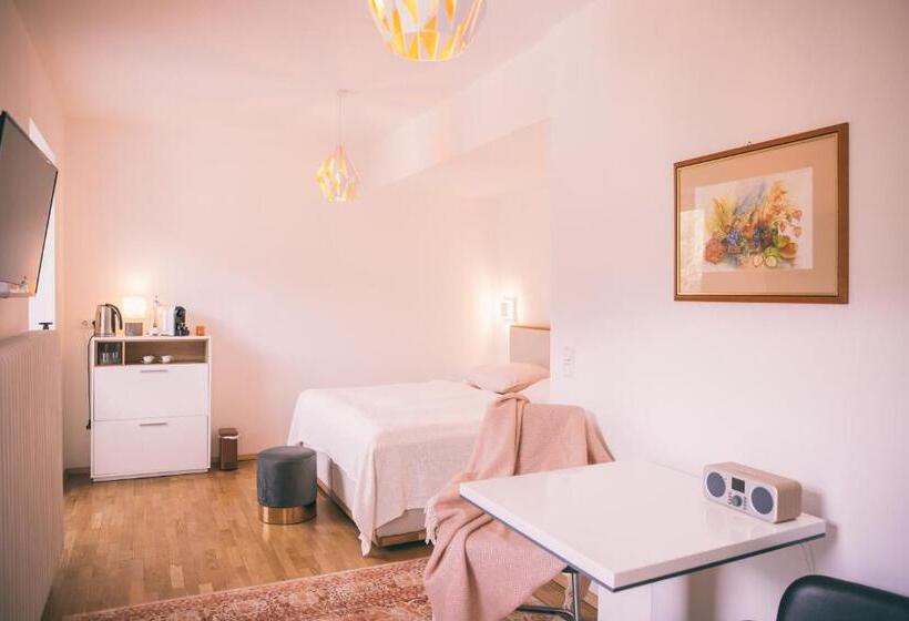 Пансион Nefer, Haus