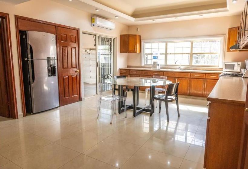 بنسيون Room In Guest Room   17 Large Room For Two People