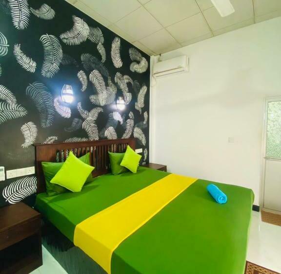 Пансион Thambara Gueust House