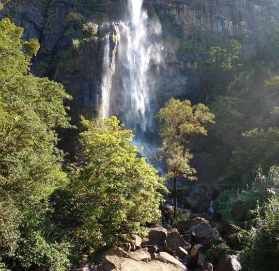 פנסיון Thomasha Homestay & Tuk Tuk Service