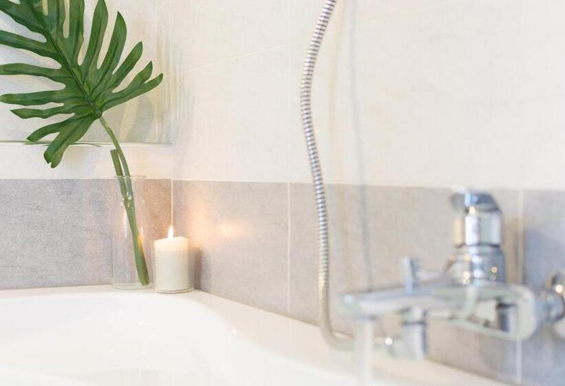 4 Star Bologna Train Station   Self Check In