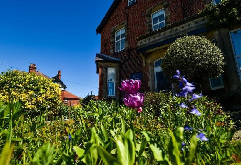 مبيت وإفطار Hillcrest Whitby