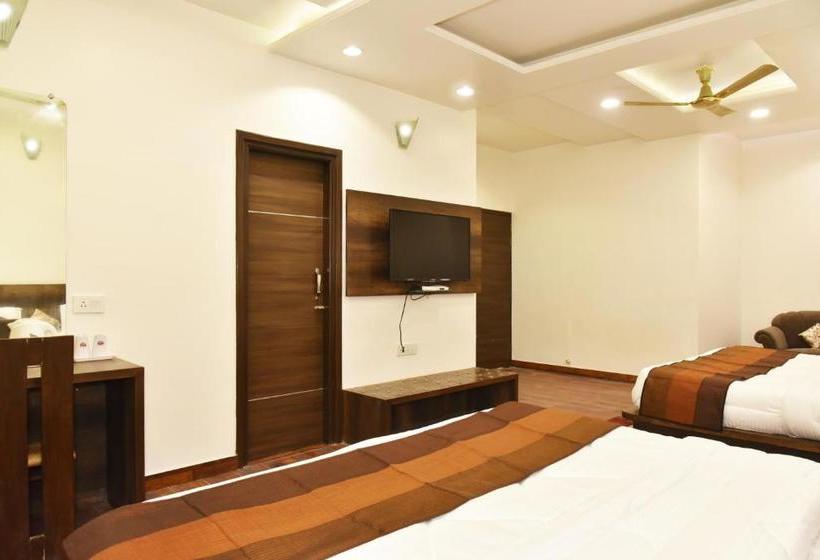 ホテル Hollywood Heights Near Railway Station