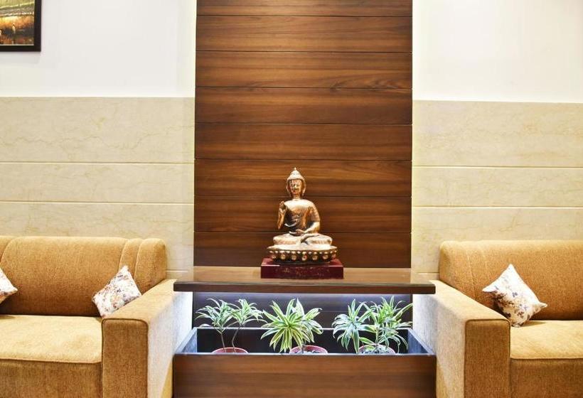 ホテル Hollywood Heights Near Railway Station