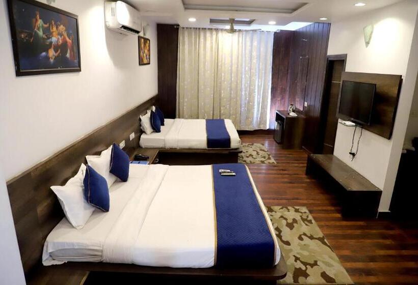 ホテル Hollywood Heights Near Railway Station