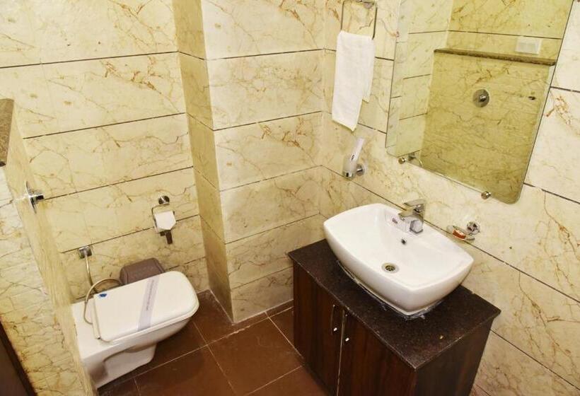 ホテル Hollywood Heights Near Railway Station