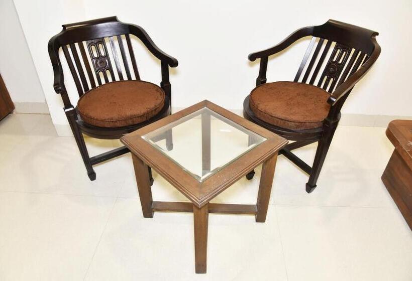 ホテル Hollywood Heights Near Railway Station