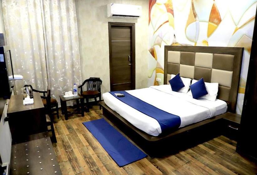 ホテル Hollywood Heights Near Railway Station