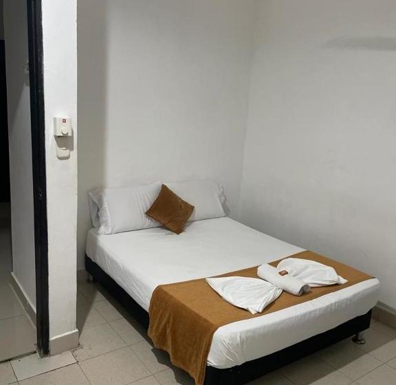 Отель Laurel Plaza 46