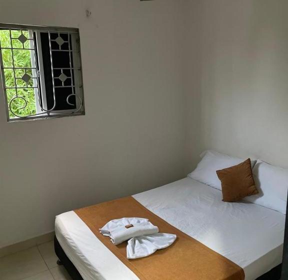 Отель Laurel Plaza 46