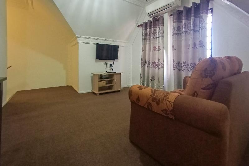 فندق Oyo 90247 Homestay Canada Hill