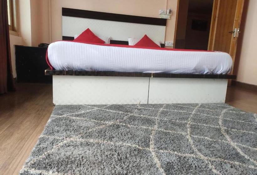 בית מלון כפרי Trinetara By Sonachi