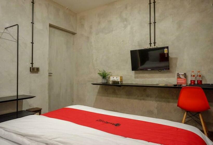 호텔 Reddoorz Plus Near Kawasan Sam Poo Kong Semarang