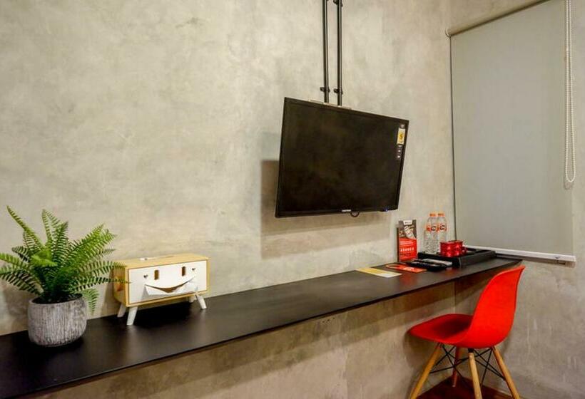 호텔 Reddoorz Plus Near Kawasan Sam Poo Kong Semarang