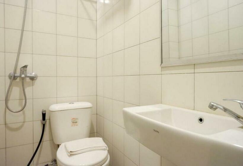 호텔 Reddoorz Plus Near Kawasan Sam Poo Kong Semarang