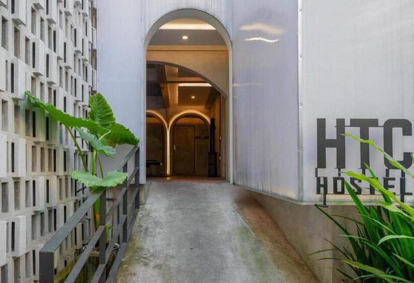 호텔 Reddoorz Plus Near Kawasan Sam Poo Kong Semarang