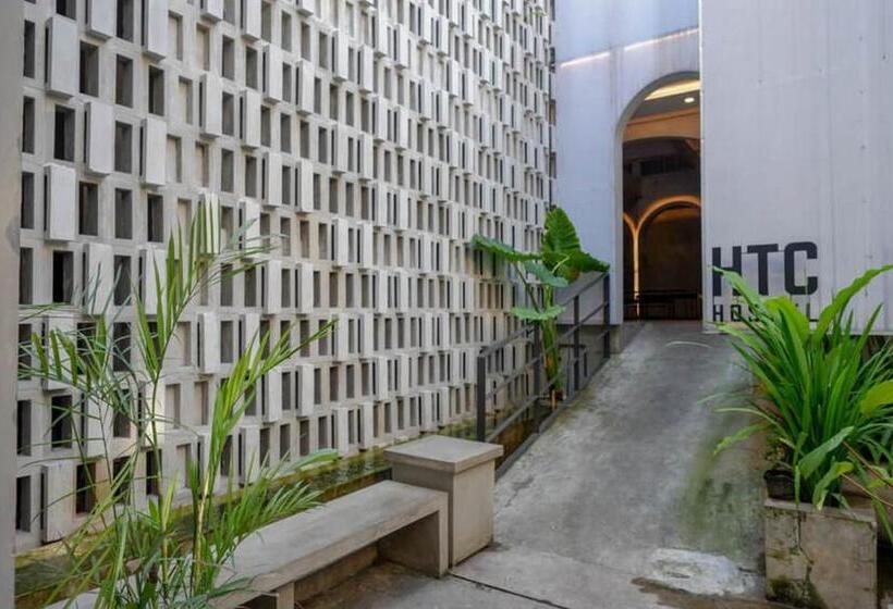 호텔 Reddoorz Plus Near Kawasan Sam Poo Kong Semarang