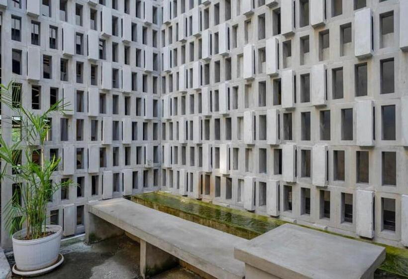 호텔 Reddoorz Plus Near Kawasan Sam Poo Kong Semarang