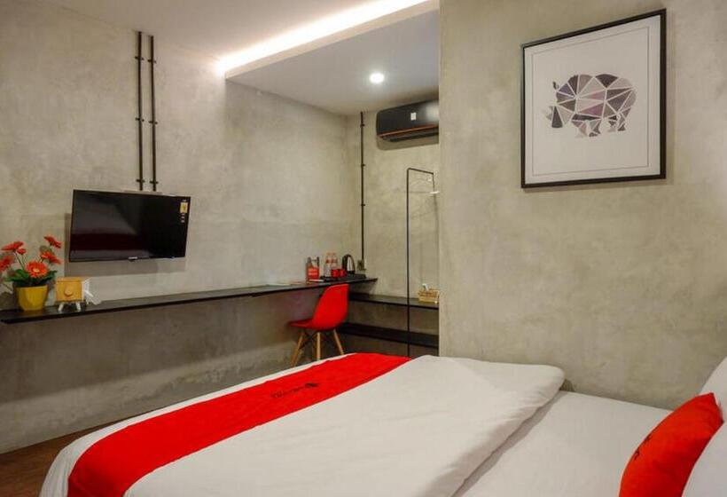 호텔 Reddoorz Plus Near Kawasan Sam Poo Kong Semarang