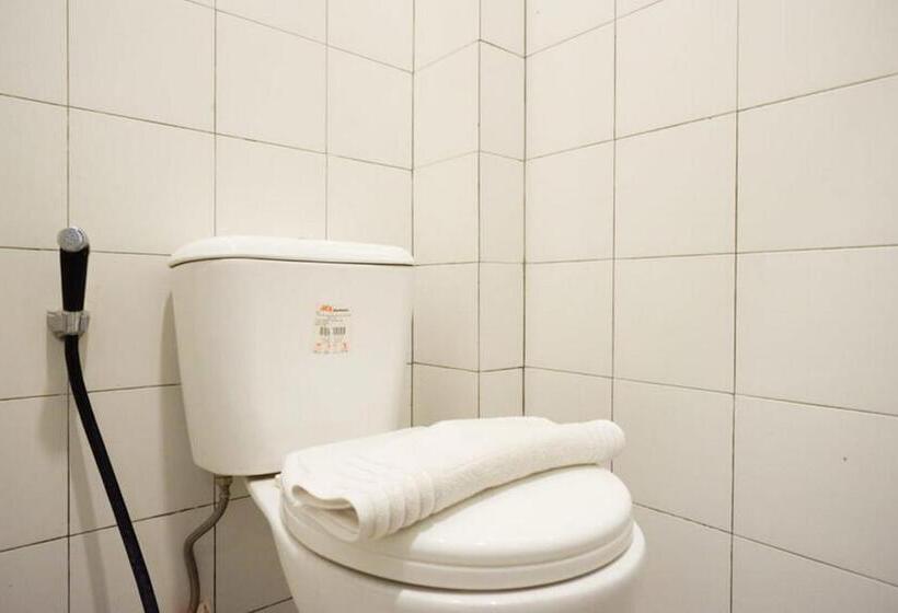 호텔 Reddoorz Plus Near Kawasan Sam Poo Kong Semarang