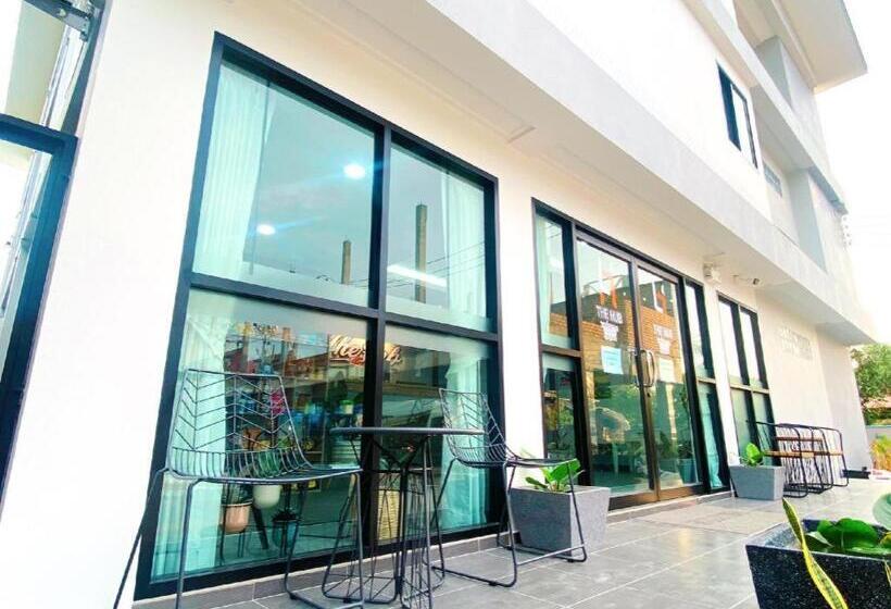 The Hub Hotel Surin