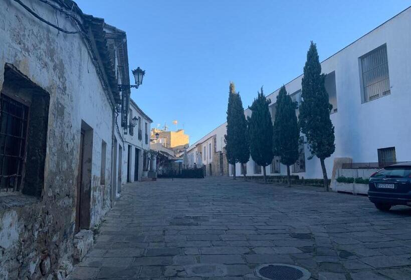 پانسیون Hostal Poeta Machado