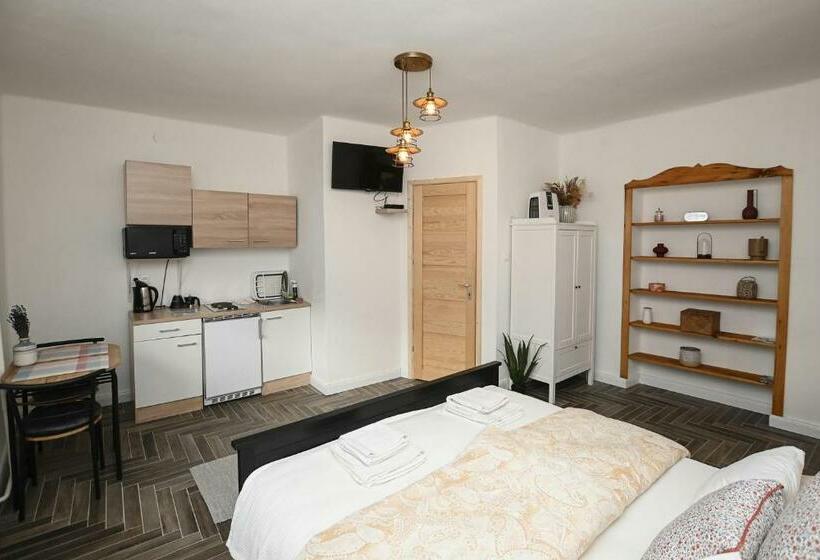 פנסיון Nana’s Vendégház