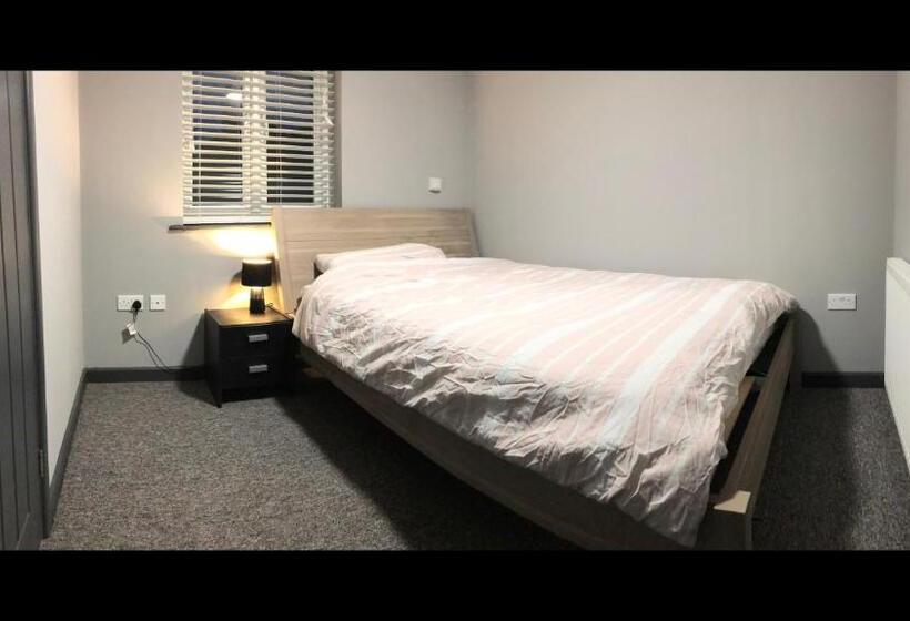 Пансион Room In House Private En Suite Room In Town, Close To Hospital