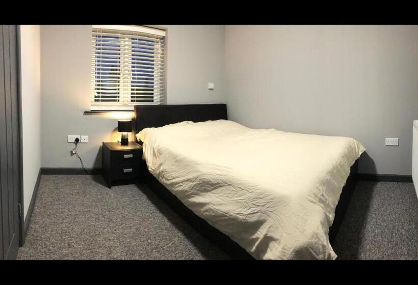 Пансион Room In House Private En Suite Room In Town, Close To Hospital