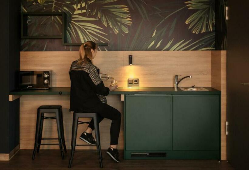 The Niu Crusoe   Apartments