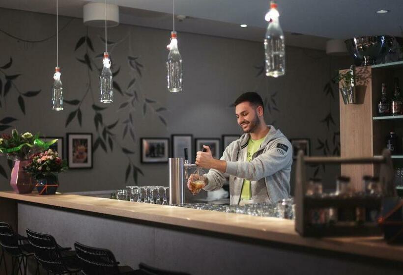 The Niu Crusoe   Apartments