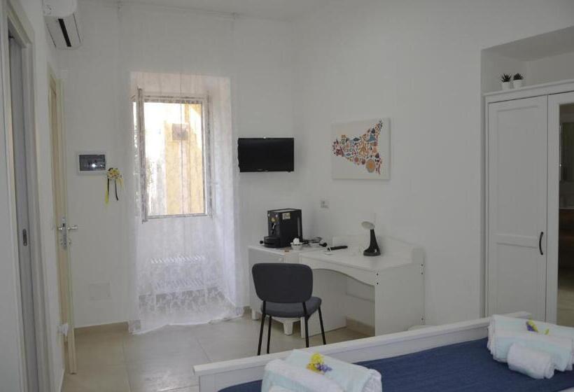 تختخواب و صبحانه Eloro   Guest Houses