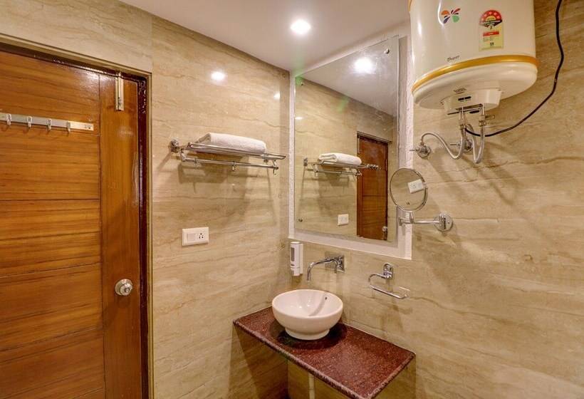 Fabhotel F9 Mall Road