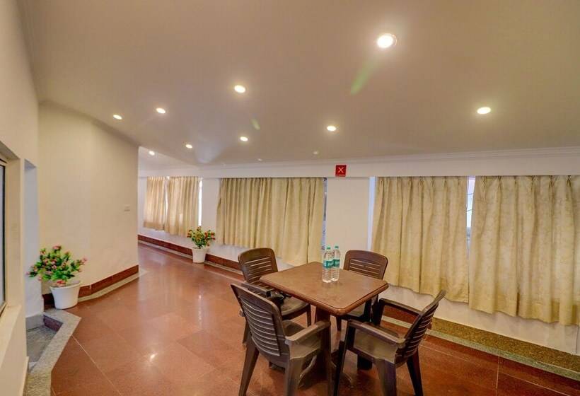 Fabhotel F9 Mall Road