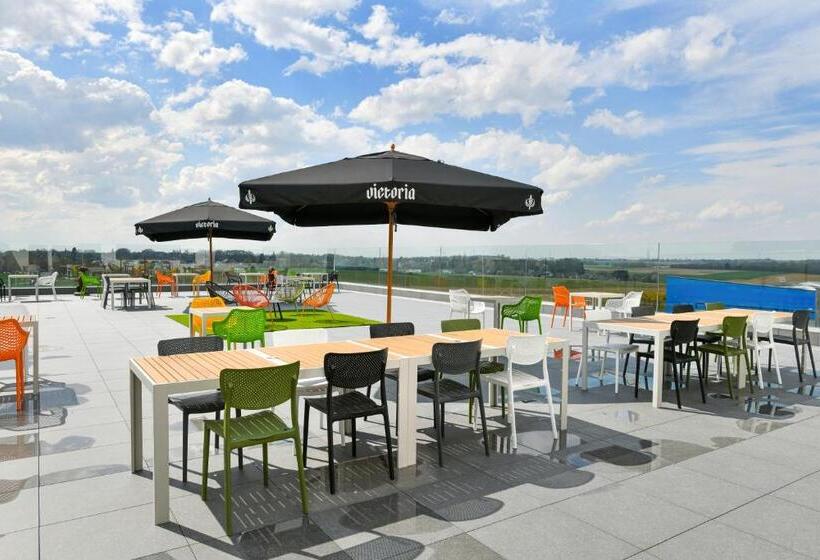 בית מלון כפרי Ibis Styles Namur