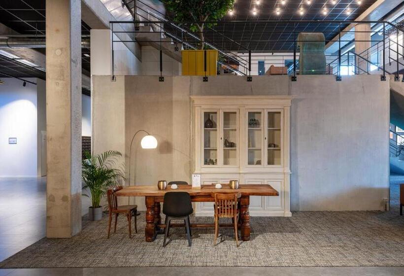 בית מלון כפרי Ibis Styles Namur